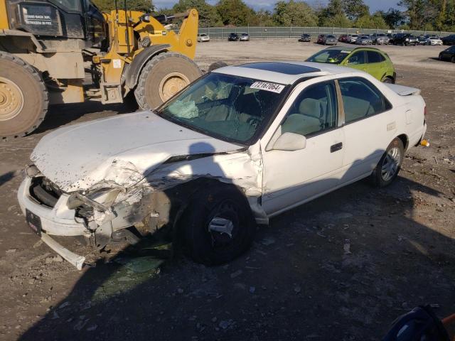 TOYOTA CAMRY LE 2000 with VIN 4T1BF22K7YU943018 - Photo from auction