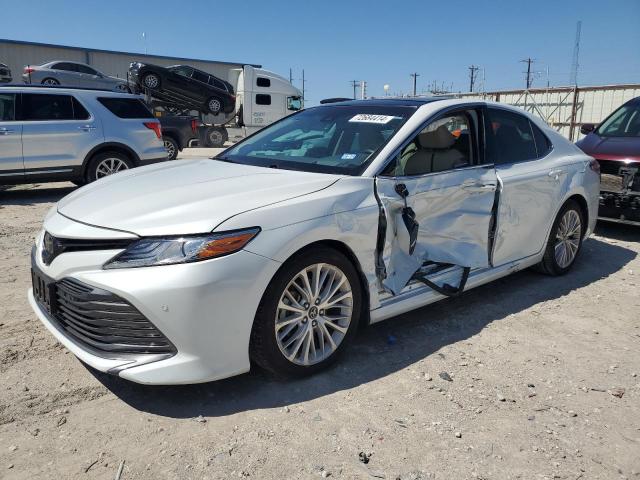 TOYOTA CAMRY L 2018 with VIN 4T1B11HK8JU671908 - Photo from auction