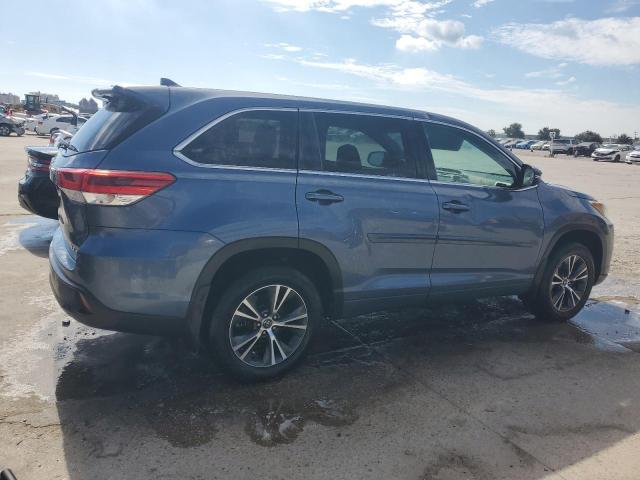 Photo 3 from auction – 2017 TOYOTA HIGHLANDER with VIN 5TDBZRFH6HS432830