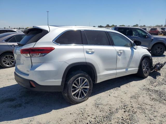 Photo 3 from auction – 2017 TOYOTA HIGHLANDER with VIN 5TDKZRFH7HS517515