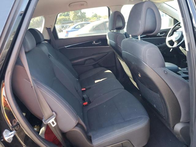 Photo 11 from auction – 2016 KIA SORENTO LX with VIN 5XYPG4A30GG061900