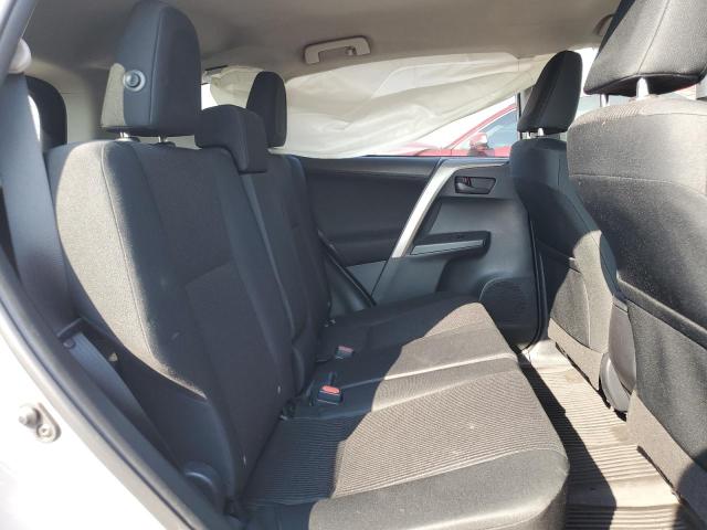 Photo 10 from auction – 2018 TOYOTA RAV4 LE with VIN JTMZFREV1JJ212626
