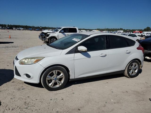 FORD FOCUS SE 2013 مع رقم تعريف المركبة 1FADP3K22DL286327 - صورة من المزاد