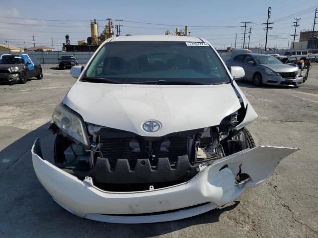 Photo 5 from auction – 2015 TOYOTA SIENNA LE with VIN 5TDKK3DC1FS641267