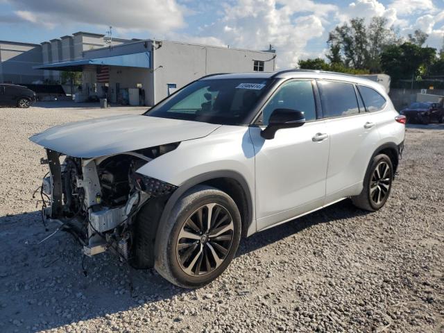 TOYOTA HIGHLANDER 2022 with VIN 5TDLZRAH6NS095132 - Photo from auction