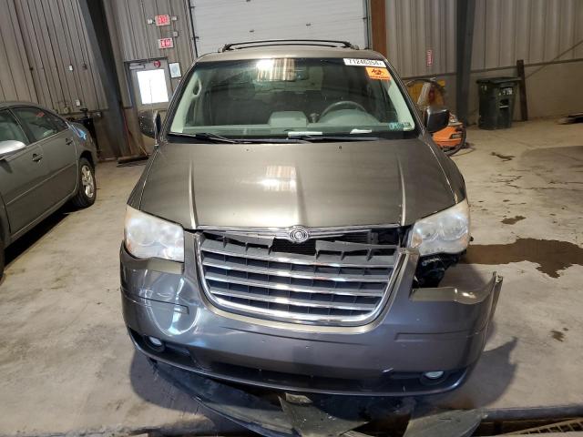 Photo 5 from auction – 2010 CHRYSLER TOWN & COU with VIN 2A4RR5D14AR442178