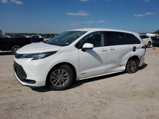 TOYOTA SIENNA LE 2021 with VIN 5TDKRKEC0MS042376 - Photo from auction