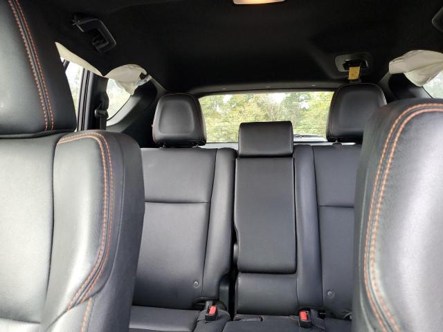 Photo 10 from auction – 2018 TOYOTA RAV4 SE with VIN JTMJFREV7JJ243795