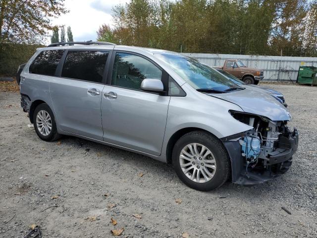 Photo 4 from auction – 2017 TOYOTA SIENNA XLE with VIN 5TDYZ3DC1HS809465