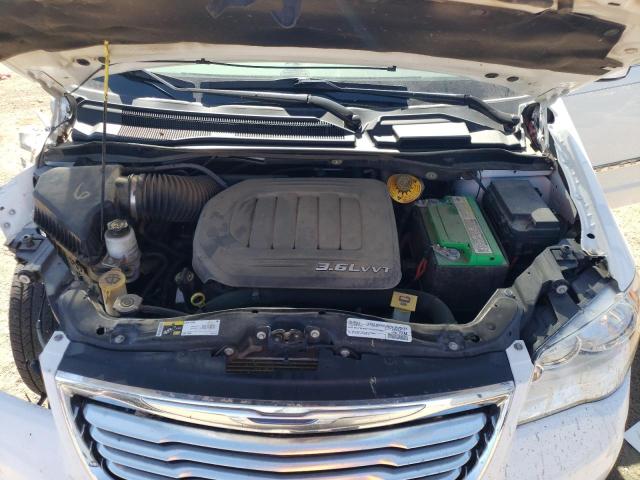 Photo 12 from auction – 2015 CHRYSLER TOWN & COU with VIN 2C4RC1BG1FR661369