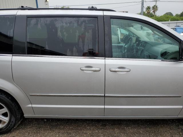 Photo 13 from auction – 2010 CHRYSLER TOWN & COU with VIN 2A4RR5D18AR173604