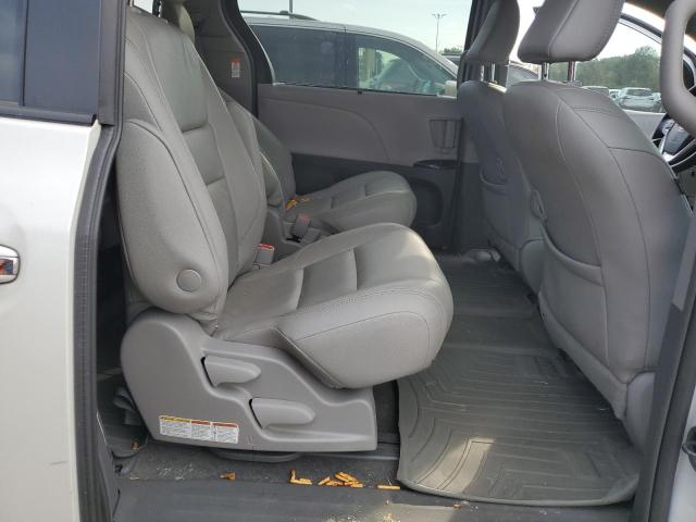 Photo 10 from auction – 2018 TOYOTA SIENNA XLE with VIN 5TDDZ3DC8JS209529