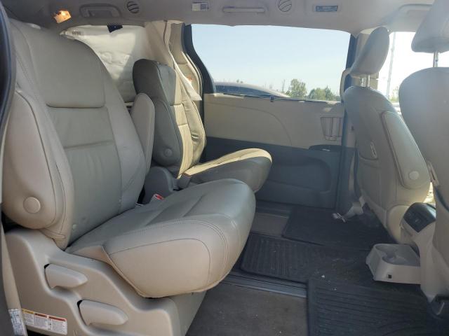 Photo 11 from auction – 2018 TOYOTA SIENNA VAN with VIN 5TDDZ3DC3JS203881