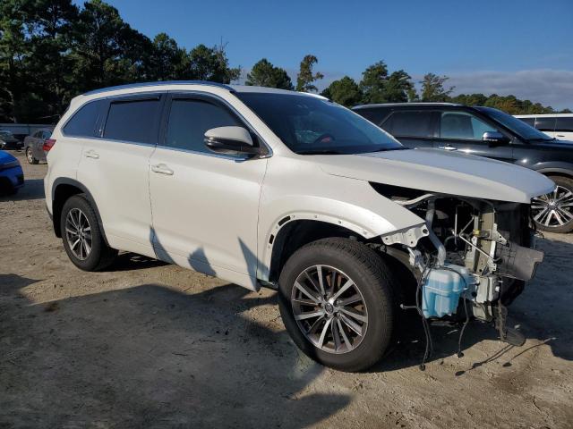 Photo 4 from auction – 2018 TOYOTA HIGHLANDER with VIN 5TDJZRFH1JS553279