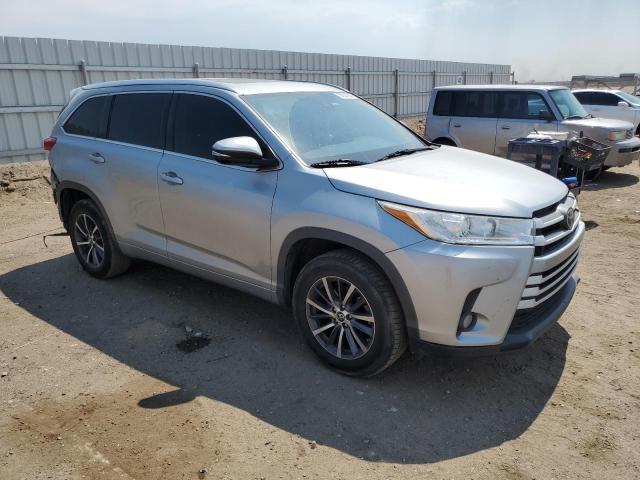 Photo 4 from auction – 2017 TOYOTA HIGHLANDER with VIN 5TDKZRFH2HS507832