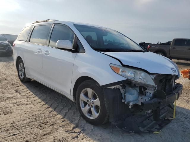 Photo 4 from auction – 2015 TOYOTA SIENNA LE with VIN 5TDKK3DC3FS564806