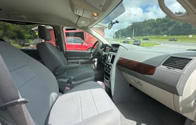 Photo 5 from auction – 2010 CHRYSLER TOWN & COU with VIN 2A4RR2D17AR392276