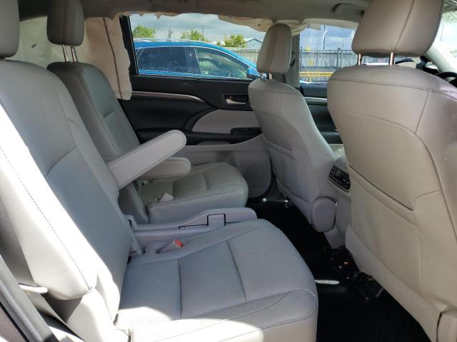 Photo 11 from auction – 2017 TOYOTA HIGHLANDER with VIN 5TDDZRFH5HS484152