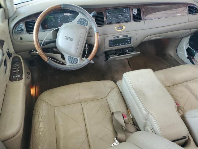 Photo 8 from auction – 2000 LINCOLN TOWN CAR C with VIN 1LNHM83W3YY851949