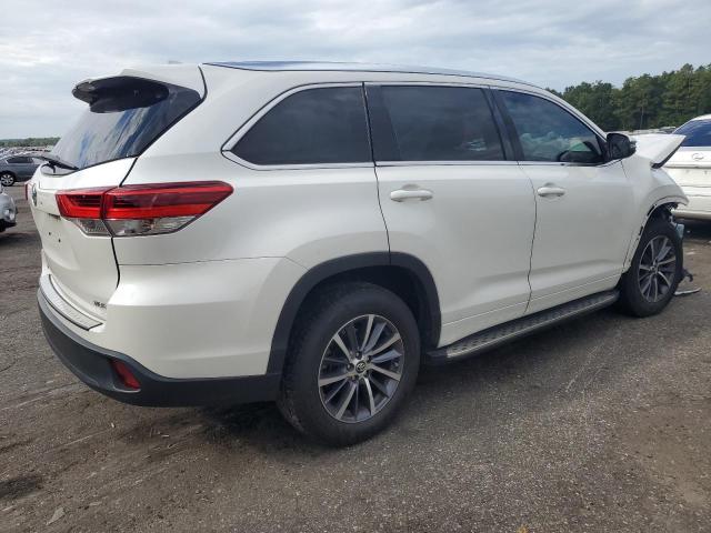 Photo 3 from auction – 2018 TOYOTA HIGHLANDER with VIN 5TDKZRFH0JS530516