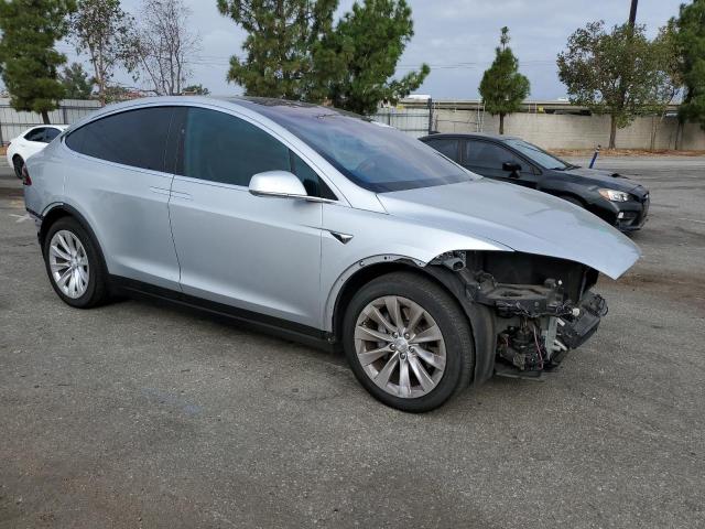 Photo 4 from auction – 2017 TESLA MODEL X with VIN 5YJXCDE22HF068322