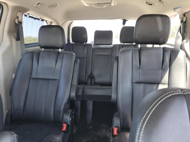 Photo 10 from auction – 2016 CHRYSLER TOWN & COU with VIN 2C4RC1CG6GR239730