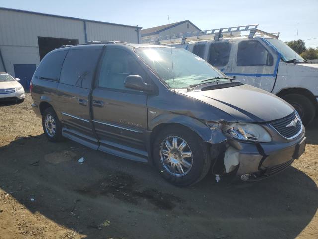 Photo 4 from auction – 2004 CHRYSLER TOWN & COU with VIN 2C4GP54L34R553894