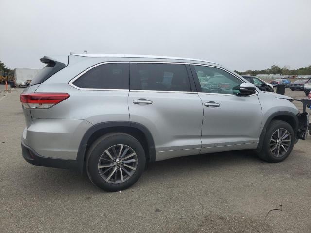 Photo 3 from auction – 2017 TOYOTA HIGHLANDER with VIN 5TDJZRFH0HS395995
