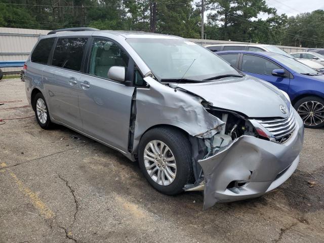 Photo 4 from auction – 2014 TOYOTA SIENNA XLE with VIN 5TDYK3DC1ES510641