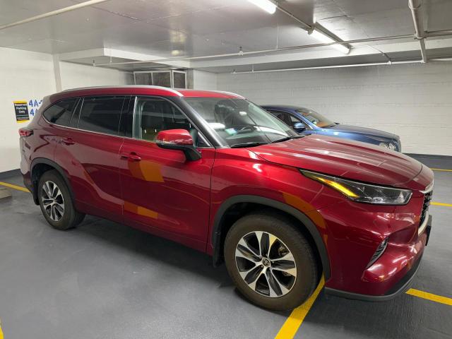 TOYOTA HIGHLANDER 2022 with VIN 5TDHZRBH1NS180805 - Photo from auction
