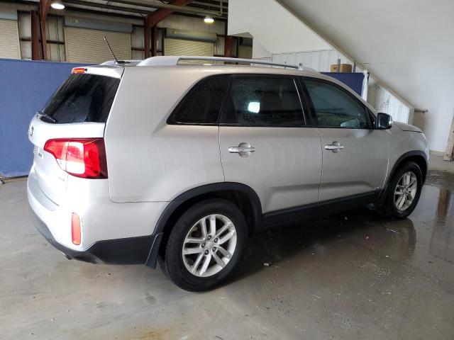 Photo 3 from auction – 2015 KIA SORENTO LX with VIN 5XYKTCA65FG644763