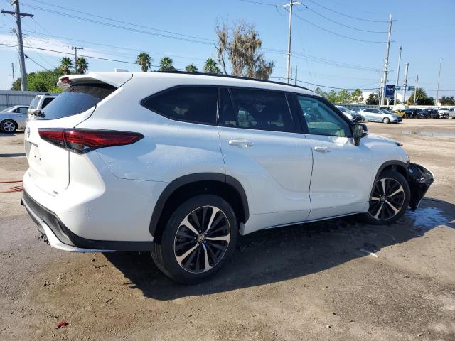 Photo 3 from auction – 2022 TOYOTA HIGHLANDER with VIN 5TDLZRAH9NS117639