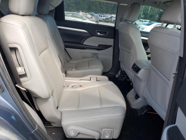 Photo 11 from auction – 2018 TOYOTA HIGHLANDER with VIN 5TDKZRFH4JS278348