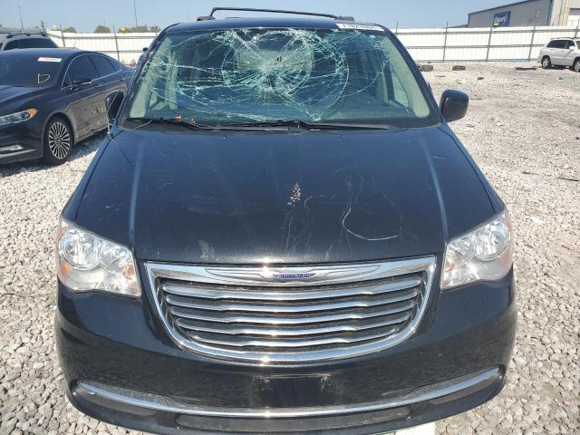 Photo 5 from auction – 2016 CHRYSLER TOWN & COU with VIN 2C4RC1BG8GR261536
