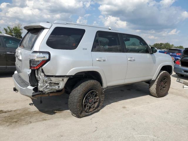 Photo 3 from auction – 2016 TOYOTA 4RUNNER SR with VIN JTEBU5JR1G5397704