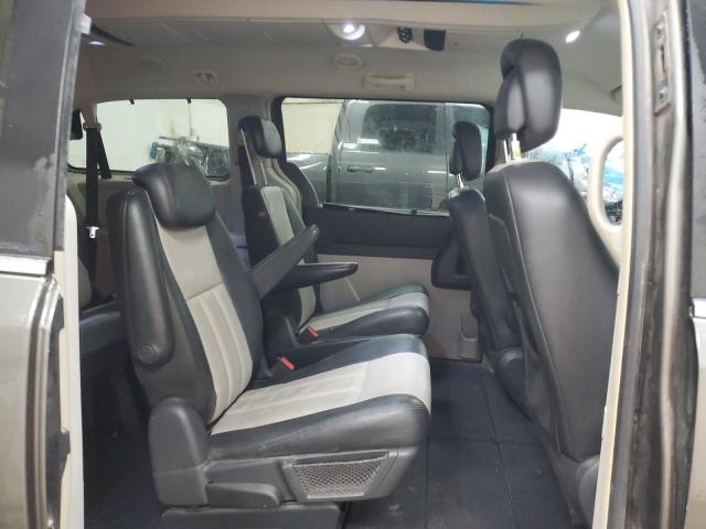 Photo 11 from auction – 2010 CHRYSLER TOWN & COU with VIN 2A4RR8DX0AR365685