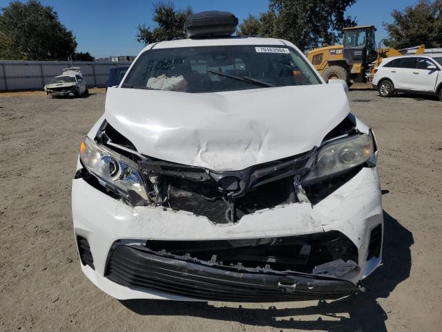 Photo 5 from auction – 2018 TOYOTA SIENNA LE with VIN 5TDKZ3DC5JS904834