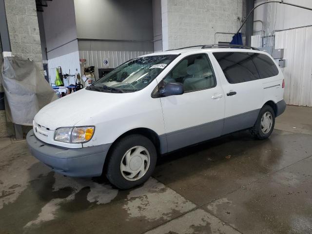TOYOTA SIENNA LE 2000 with VIN 4T3ZF13C7YU304919 - Photo from auction