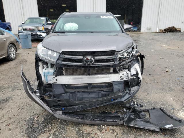 Photo 5 from auction – 2018 TOYOTA HIGHLANDER with VIN 5TDKZRFH8JS287909