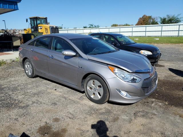 Photo 4 from auction – 2011 HYUNDAI SONATA HYB with VIN KMHEC4A47BA006019