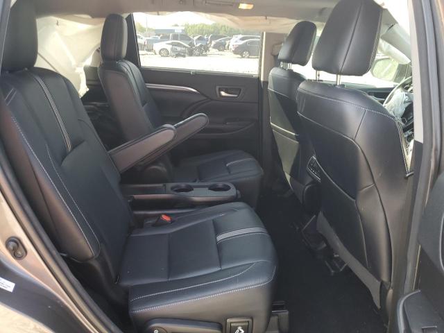 Photo 11 from auction – 2018 TOYOTA HIGHLANDER with VIN 5TDJZRFH9JS866581