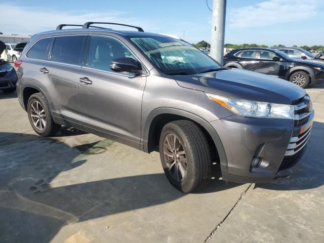 Photo 4 from auction – 2017 TOYOTA HIGHLANDER with VIN 5TDKZRFH5HS511549
