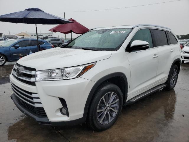 TOYOTA HIGHLANDER 2017 with VIN 5TDKZRFH7HS518762 - Photo from auction