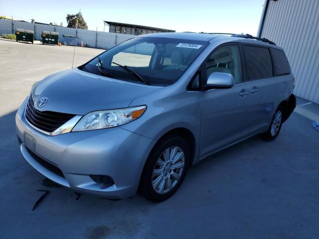 TOYOTA SIENNA 2012 مع رقم تعريف المركبة 5TDJK3DC8CS043006 - صورة من المزاد