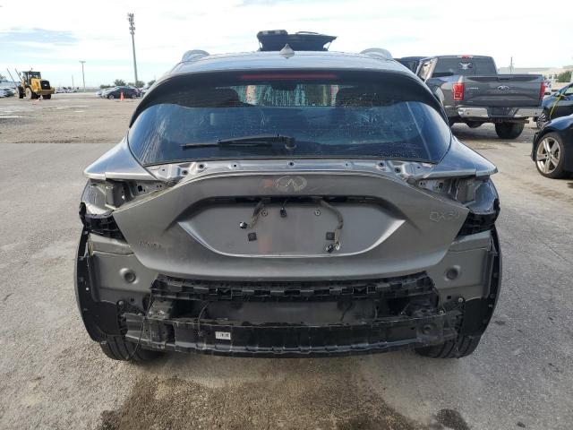 Photo 6 from auction – 2017 INFINITI QX30 BASE with VIN SJKCH5CR3HA024888