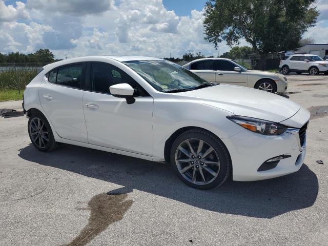 Photo 4 from auction – 2018 MAZDA 3 TOURING with VIN 3MZBN1L32JM271319