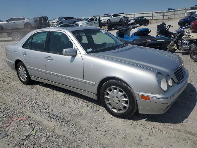 Photo 4 from auction – 2001 MERCEDES-BENZ E 320 with VIN WDBJF65J91B206428