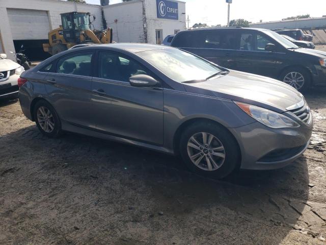 Photo 4 from auction – 2014 HYUNDAI SONATA GLS with VIN 5NPEB4AC8EH823799