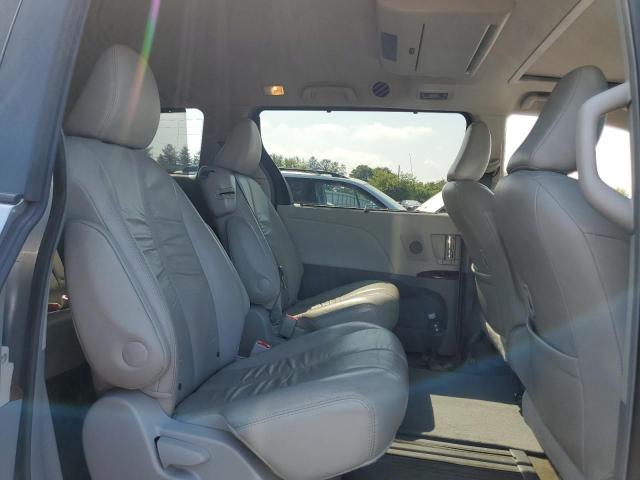 Photo 11 from auction – 2012 TOYOTA SIENNA XLE with VIN 5TDYK3DC0CS198115