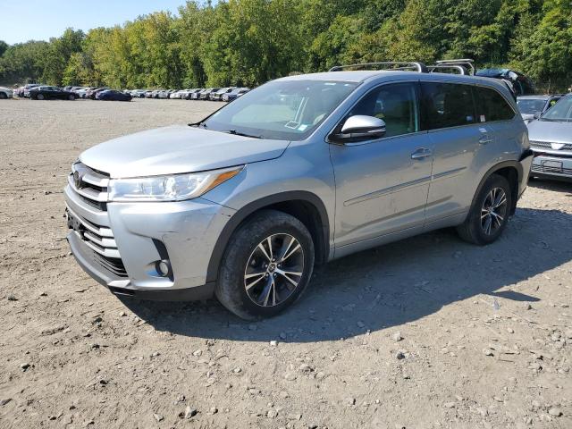 TOYOTA HIGHLANDER 2018 with VIN 5TDBZRFH6JS840735 - Photo from auction
